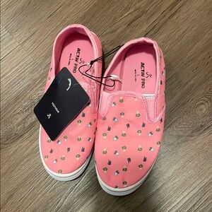 Acriv Pro Girl Shoes Size Large ( 9” length ) or 4 1/2 NWT